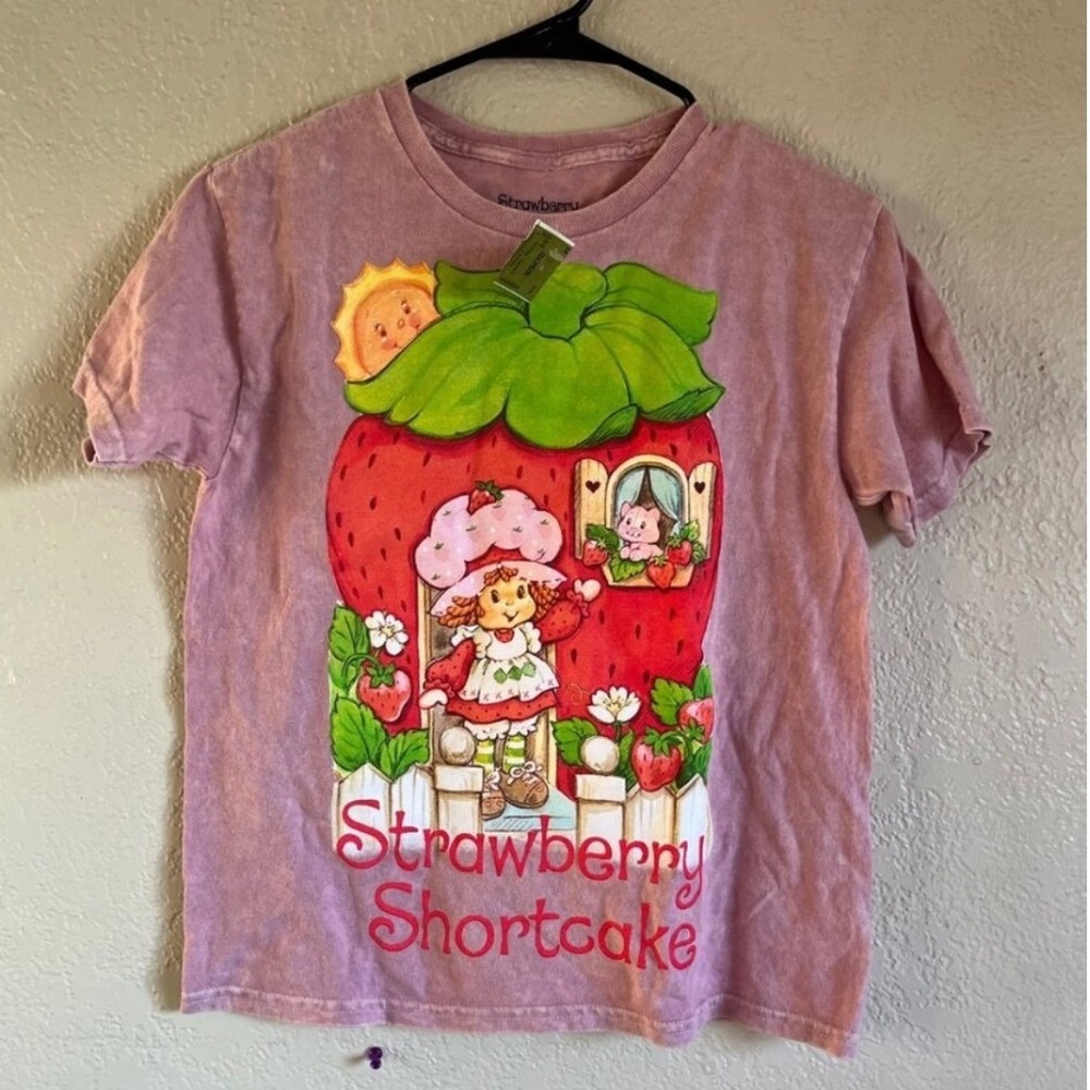 Strawberry Shortcake Womens XS Pink Graphic T-Shirt Strawberry‎ House NWT Cute